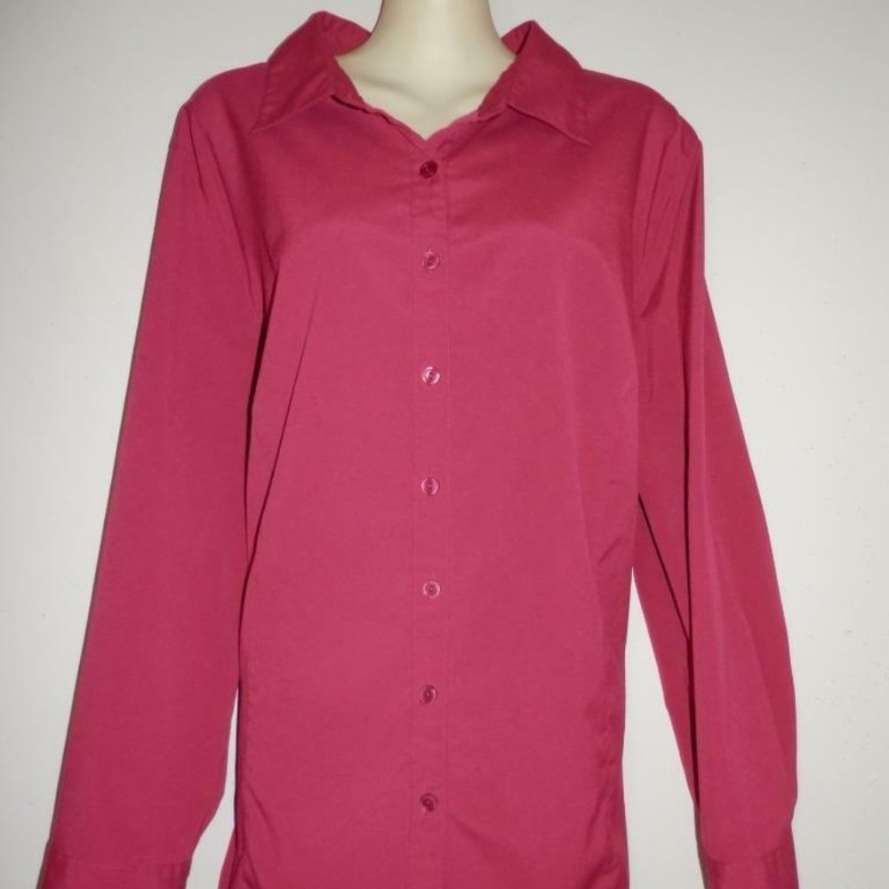 Maggie Barnes 18 20W Burgundy Pink Button Top E311